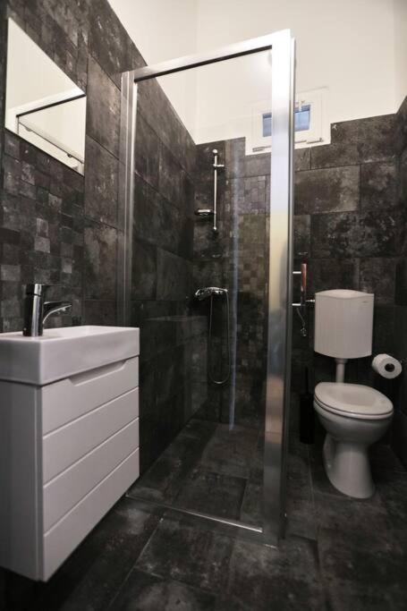 Unwind In Style W Sauna Dsgn 2Br Home Budapeszt Zewnętrze zdjęcie